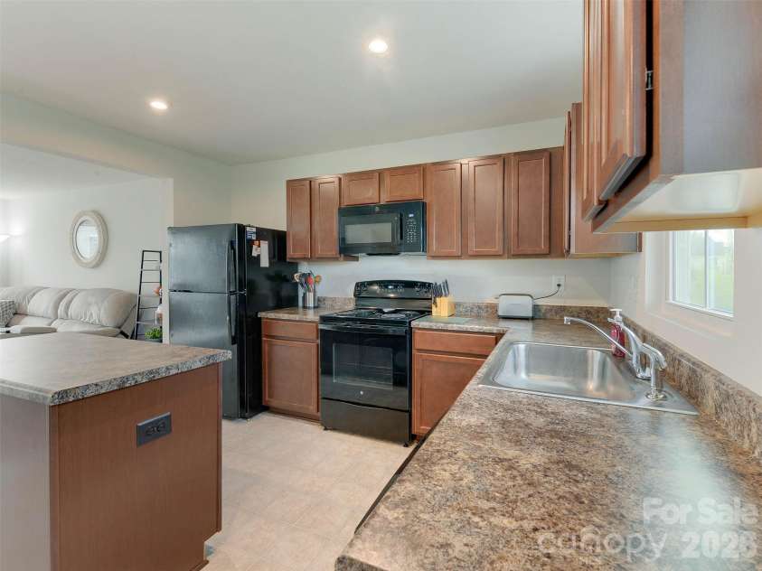 6105 Cutwater Circle, Charlotte, NC 28269.  MLS# CAR4435488, YatesRealty ID 57941. 