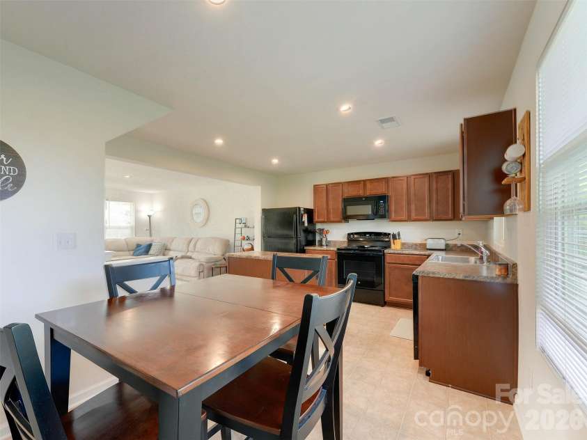 6105 Cutwater Circle, Charlotte, NC 28269.  MLS# CAR4435488, YatesRealty ID 57941. 