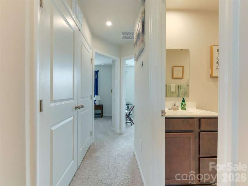 6105 Cutwater Circle, Charlotte, NC 28269.  MLS# CAR4435488, YatesRealty ID 57941. 