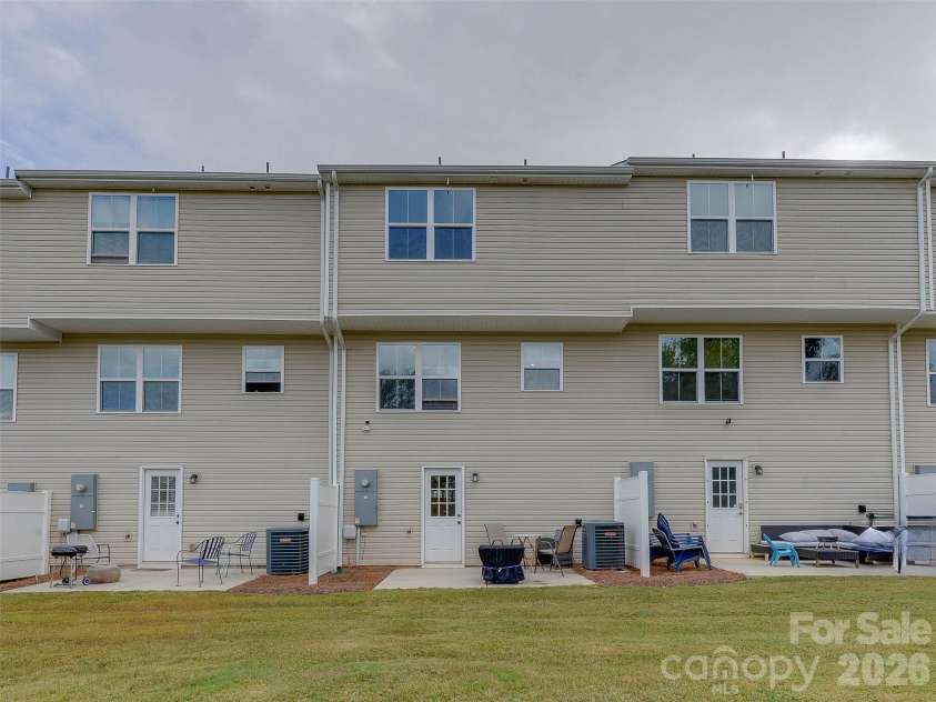 6105 Cutwater Circle, Charlotte, NC 28269.  MLS# CAR4435488, YatesRealty ID 57941. 