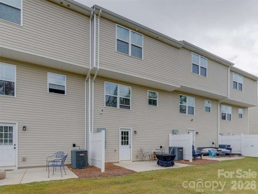 6105 Cutwater Circle, Charlotte, NC 28269.  MLS# CAR4435488, YatesRealty ID 57941. 