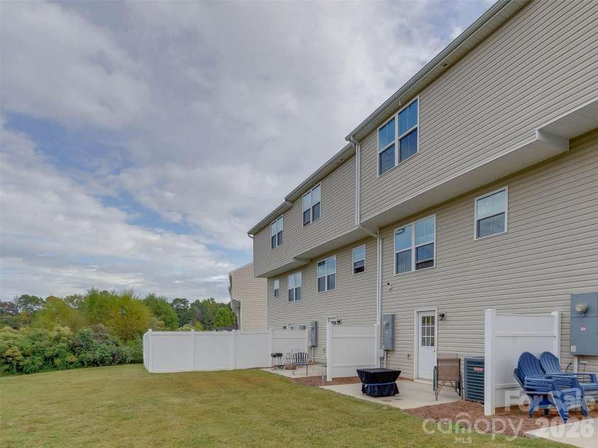 6105 Cutwater Circle, Charlotte, NC 28269.  MLS# CAR4435488, YatesRealty ID 57941. 