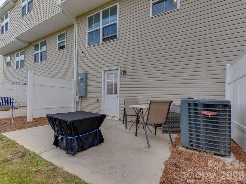 6105 Cutwater Circle, Charlotte, NC 28269.  MLS# CAR4435488, YatesRealty ID 57941. 
