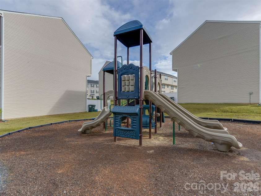 6105 Cutwater Circle, Charlotte, NC 28269.  MLS# CAR4435488, YatesRealty ID 57941. 