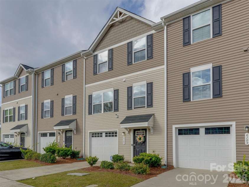 6105 Cutwater Circle, Charlotte, NC 28269.  MLS# CAR4435488, YatesRealty ID 57941. 