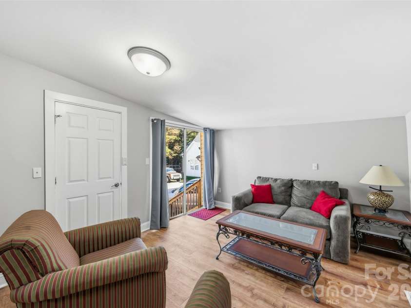 220 Armour Street, Davidson, NC 28036.  MLS# CAR4435226, YatesRealty ID 57942. 