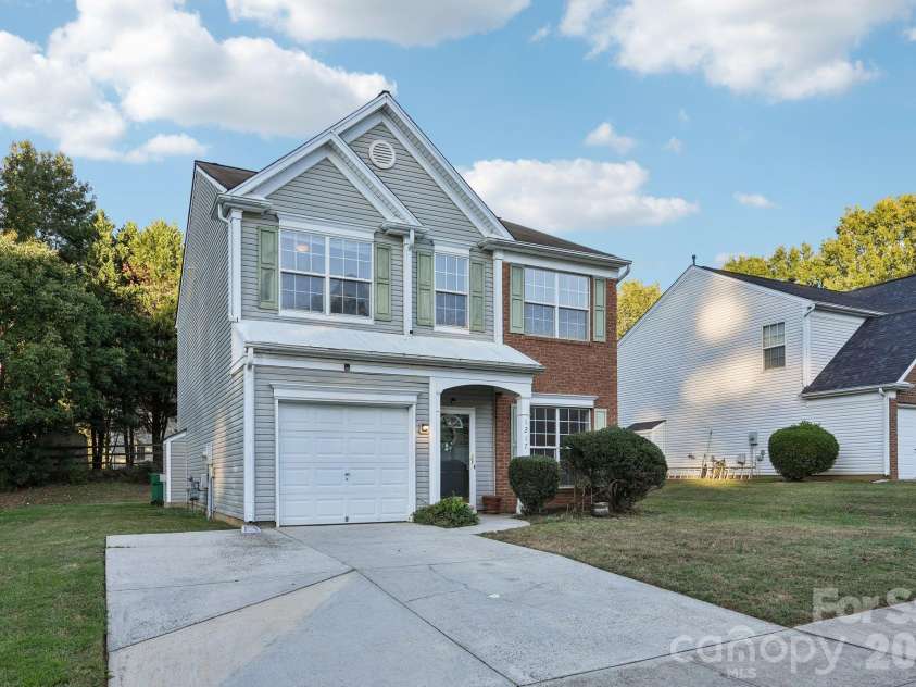 1217 Stourbridge Lion Drive, Charlotte, NC 28213.  MLS# CAR4435389, YatesRealty ID 57944. 