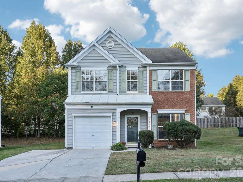1217 Stourbridge Lion Drive, Charlotte, NC 28213.  MLS# CAR4435389, YatesRealty ID 57944. 