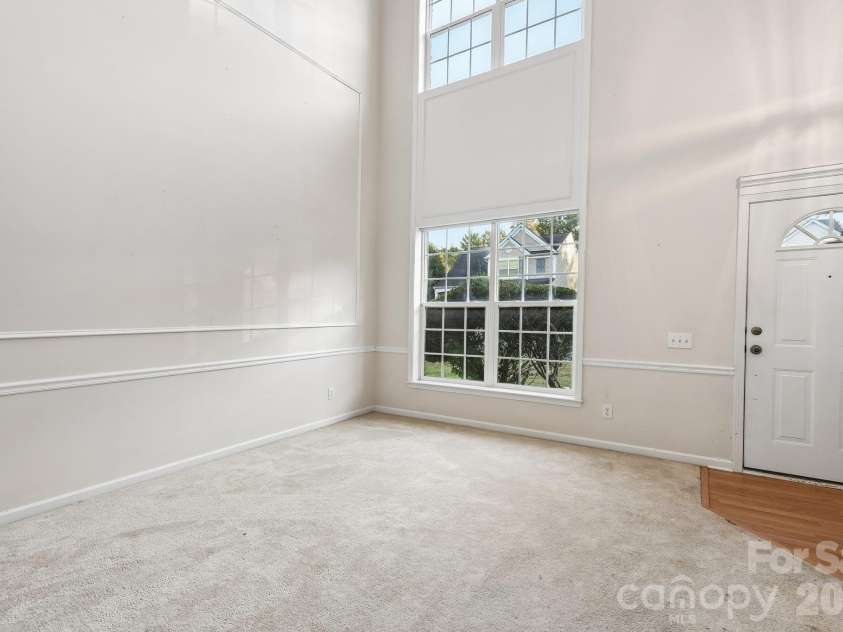 1217 Stourbridge Lion Drive, Charlotte, NC 28213.  MLS# CAR4435389, YatesRealty ID 57944. 