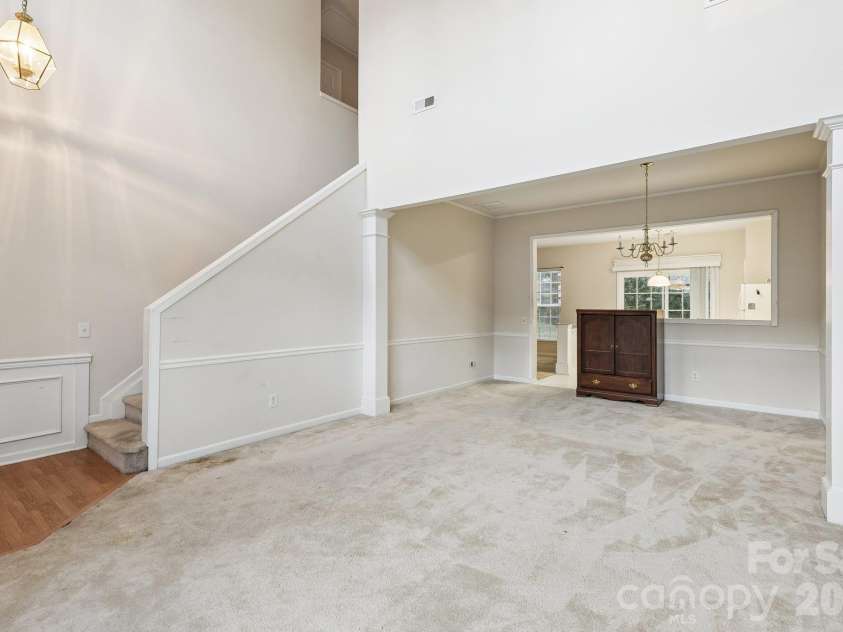 1217 Stourbridge Lion Drive, Charlotte, NC 28213.  MLS# CAR4435389, YatesRealty ID 57944. 