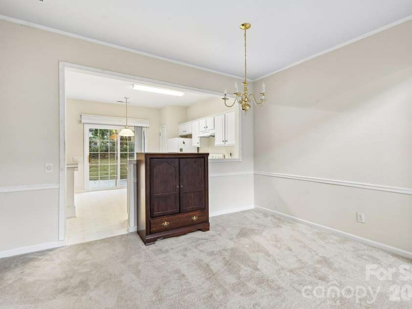 1217 Stourbridge Lion Drive, Charlotte, NC 28213.  MLS# CAR4435389, YatesRealty ID 57944. 