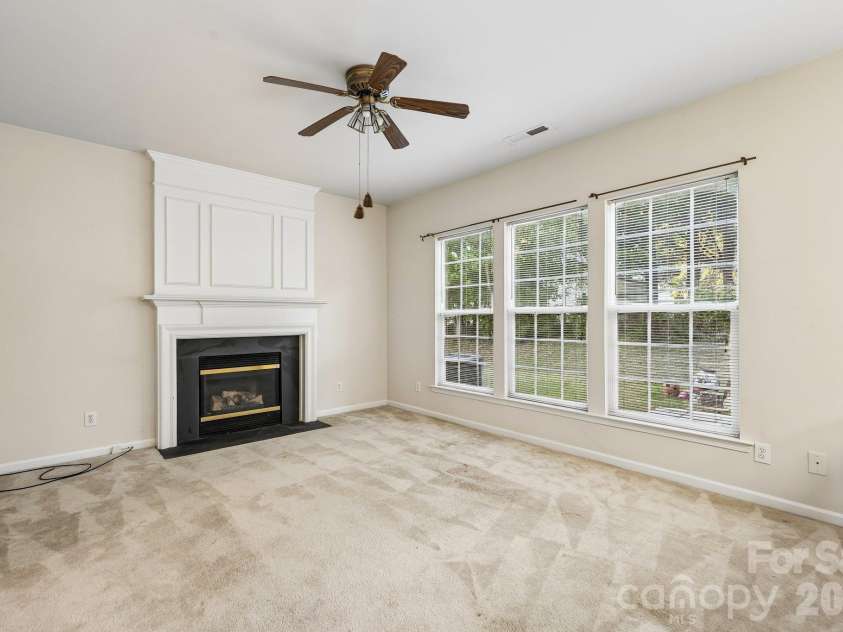 1217 Stourbridge Lion Drive, Charlotte, NC 28213.  MLS# CAR4435389, YatesRealty ID 57944. 