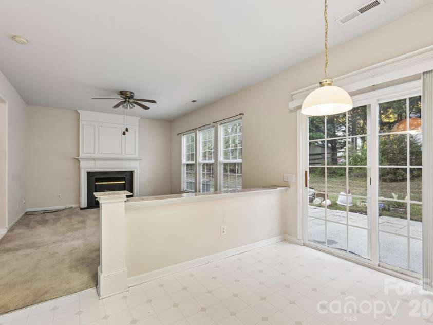 1217 Stourbridge Lion Drive, Charlotte, NC 28213.  MLS# CAR4435389, YatesRealty ID 57944. 