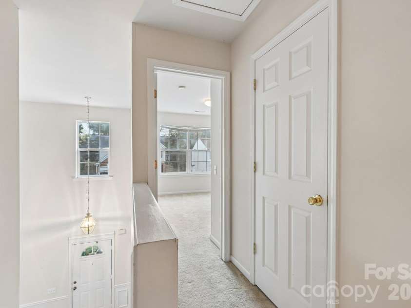 1217 Stourbridge Lion Drive, Charlotte, NC 28213.  MLS# CAR4435389, YatesRealty ID 57944. 