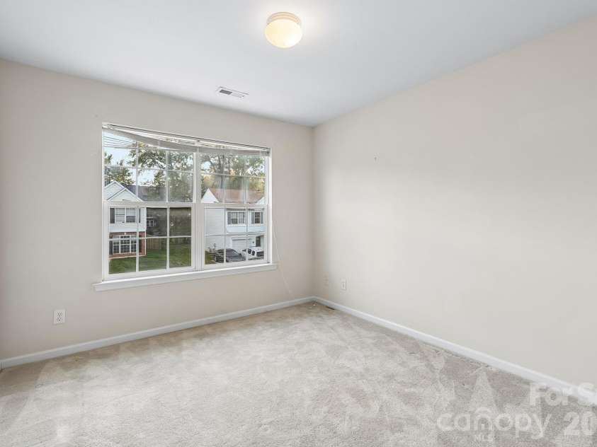 1217 Stourbridge Lion Drive, Charlotte, NC 28213.  MLS# CAR4435389, YatesRealty ID 57944. 