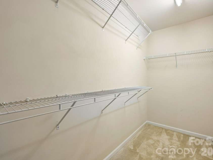 1217 Stourbridge Lion Drive, Charlotte, NC 28213.  MLS# CAR4435389, YatesRealty ID 57944. 