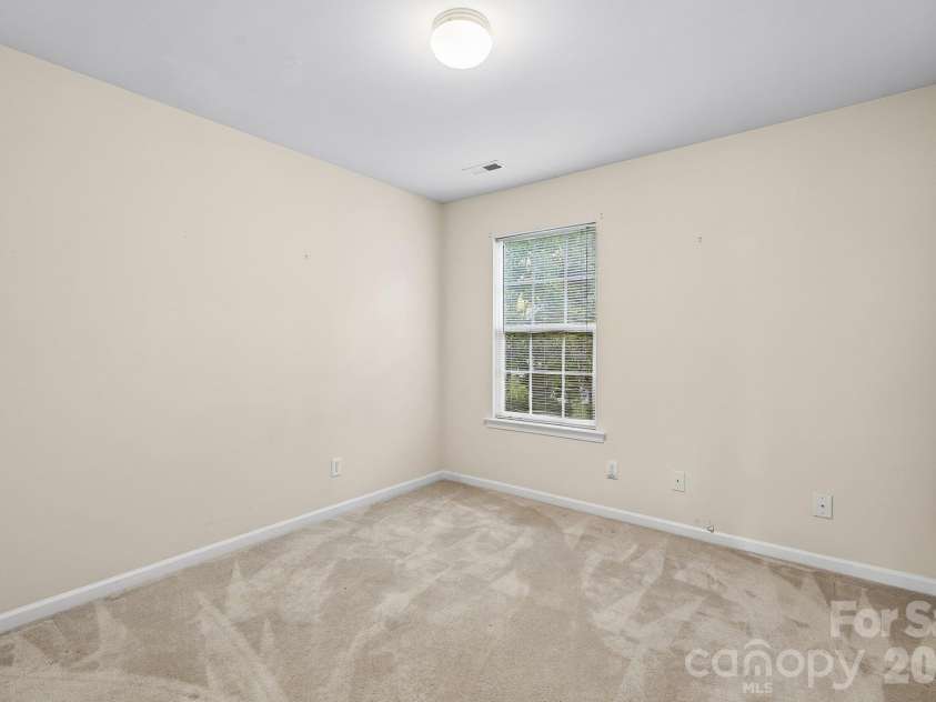 1217 Stourbridge Lion Drive, Charlotte, NC 28213.  MLS# CAR4435389, YatesRealty ID 57944. 