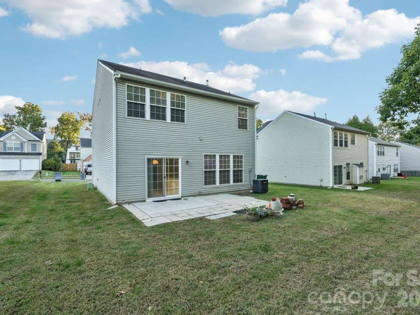 1217 Stourbridge Lion Drive, Charlotte, NC 28213.  MLS# CAR4435389, YatesRealty ID 57944. 