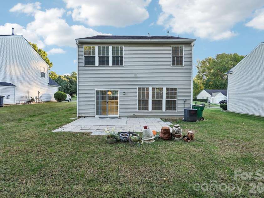 1217 Stourbridge Lion Drive, Charlotte, NC 28213.  MLS# CAR4435389, YatesRealty ID 57944. 