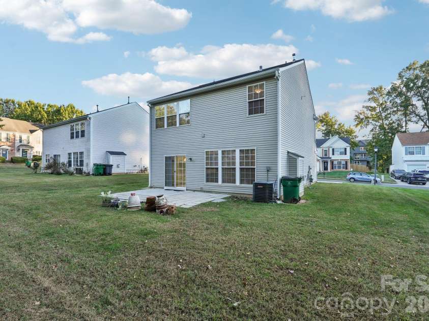1217 Stourbridge Lion Drive, Charlotte, NC 28213.  MLS# CAR4435389, YatesRealty ID 57944. 