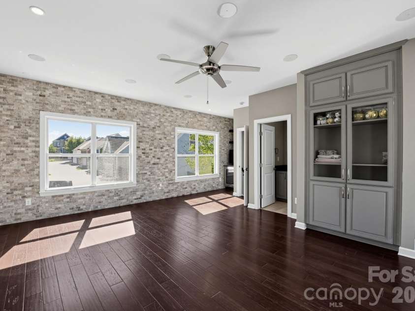 13013 Jacks Lane, Pineville, NC 28134.  MLS# CAR4435219, YatesRealty ID 57946. 2nd quarters SUITE features a full bathroom