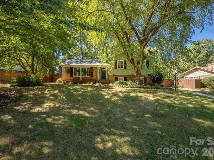 1912 Wedgedale Drive, Charlotte, NC 28210.  MLS# CAR4434727, YatesRealty ID 57949. 