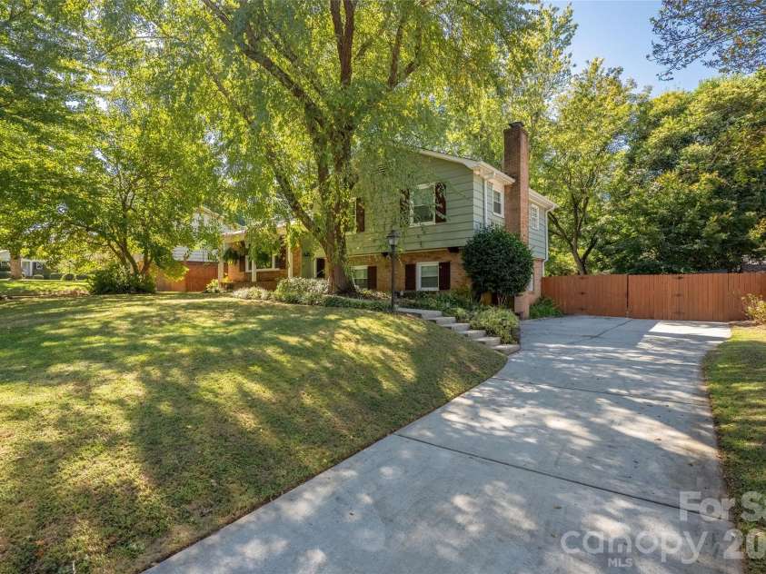 1912 Wedgedale Drive, Charlotte, NC 28210.  MLS# CAR4434727, YatesRealty ID 57949. 