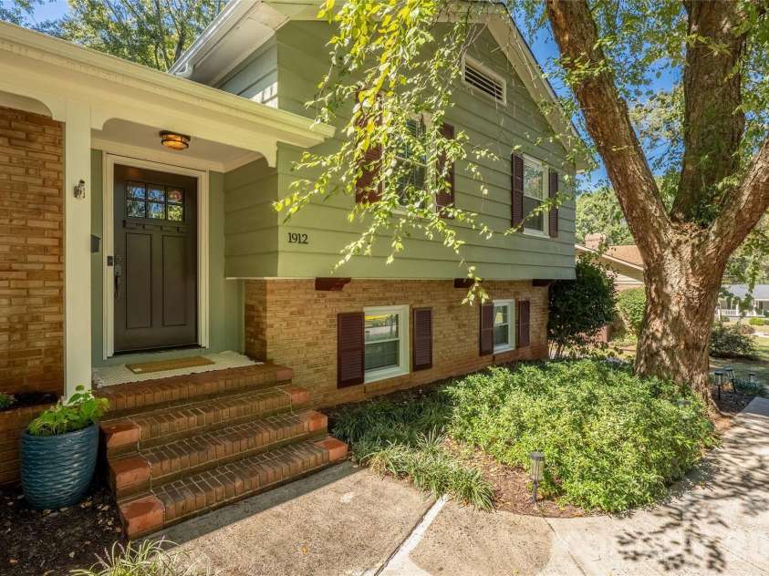 1912 Wedgedale Drive, Charlotte, NC 28210.  MLS# CAR4434727, YatesRealty ID 57949. 