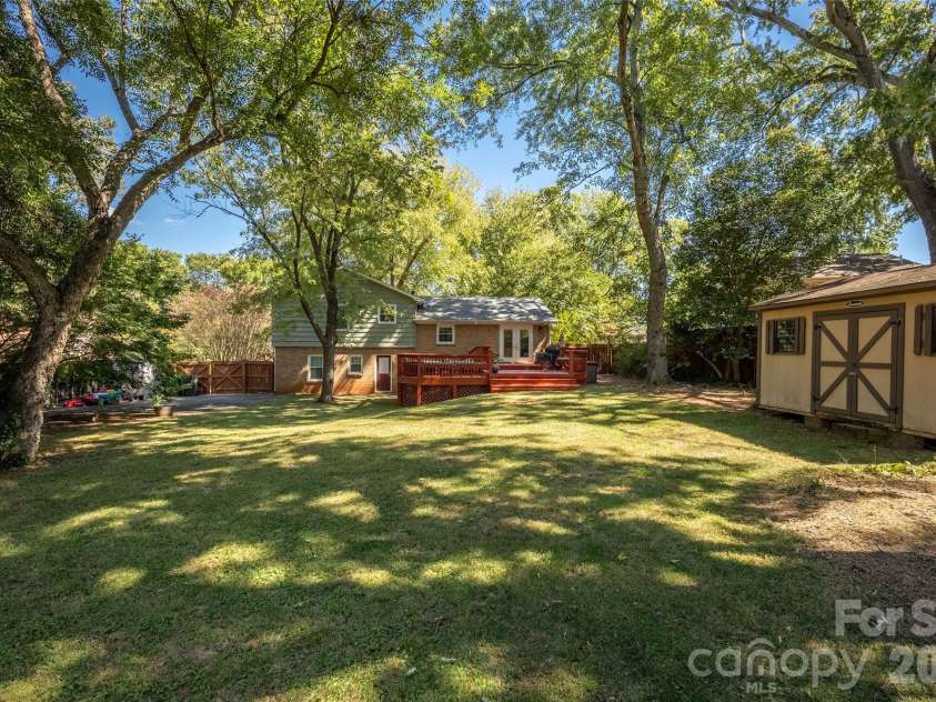 1912 Wedgedale Drive, Charlotte, NC 28210.  MLS# CAR4434727, YatesRealty ID 57949. 
