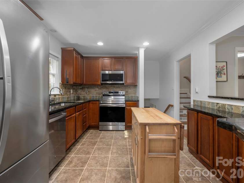 1912 Wedgedale Drive, Charlotte, NC 28210.  MLS# CAR4434727, YatesRealty ID 57949. 