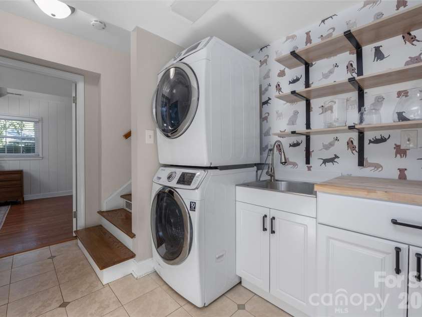 1912 Wedgedale Drive, Charlotte, NC 28210.  MLS# CAR4434727, YatesRealty ID 57949. 