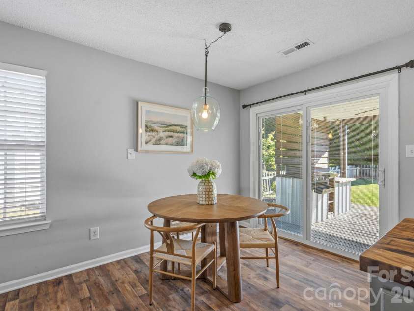 130 Camforth Drive, Mooresville, NC 28117.  MLS# CAR4434700, YatesRealty ID 57951. Dining area