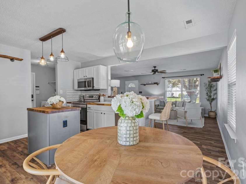 130 Camforth Drive, Mooresville, NC 28117.  MLS# CAR4434700, YatesRealty ID 57951. Dining area