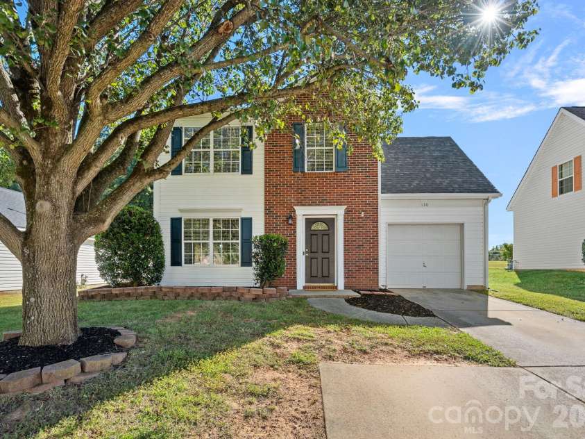 130 Camforth Drive, Mooresville, NC 28117.  MLS# CAR4434700, YatesRealty ID 57951. Front yard/house
