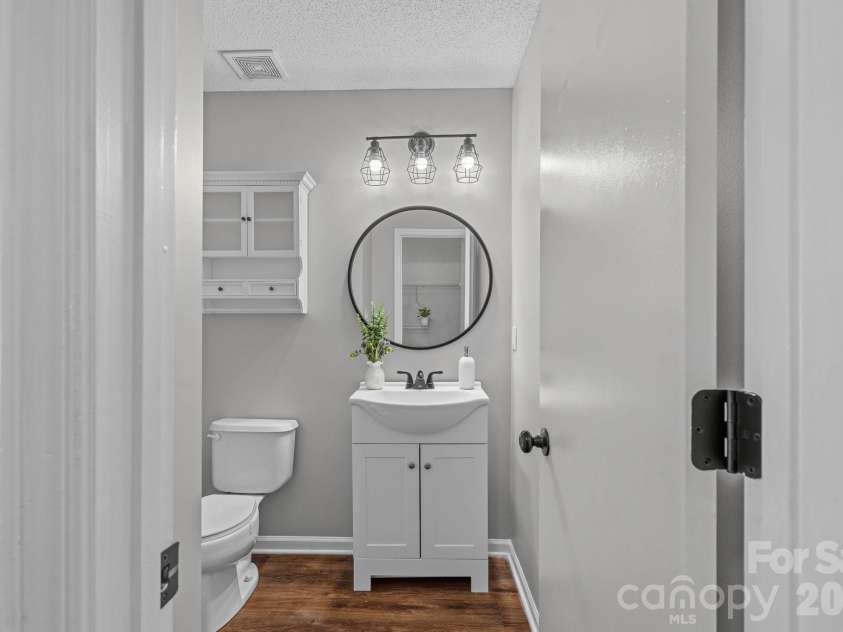 130 Camforth Drive, Mooresville, NC 28117.  MLS# CAR4434700, YatesRealty ID 57951. Half bathroom on main level