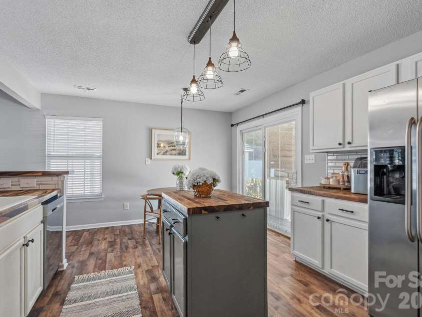130 Camforth Drive, Mooresville, NC 28117.  MLS# CAR4434700, YatesRealty ID 57951. Kitchen area