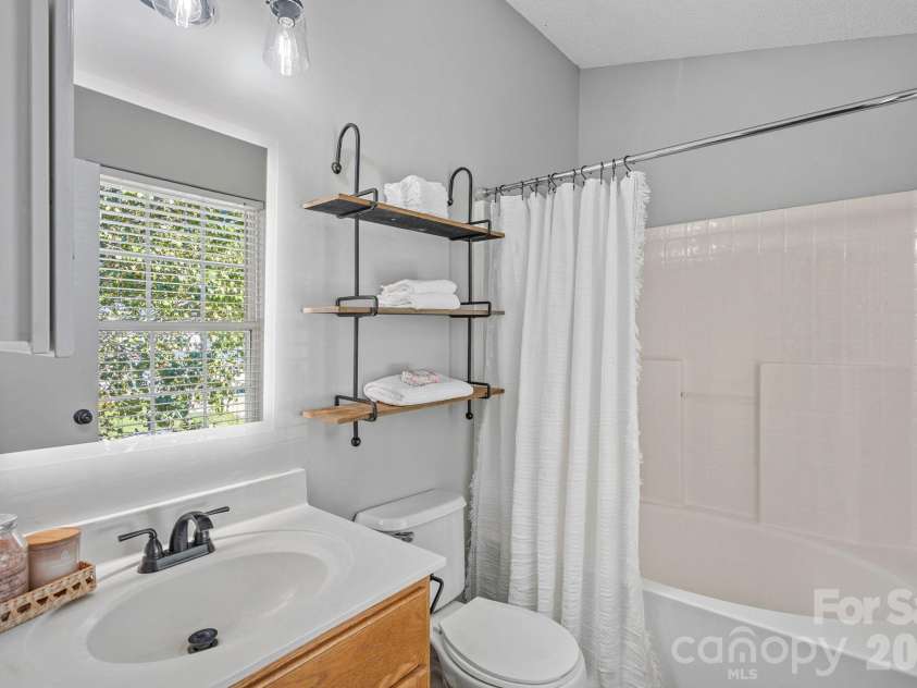 130 Camforth Drive, Mooresville, NC 28117.  MLS# CAR4434700, YatesRealty ID 57951. Primary bathroom