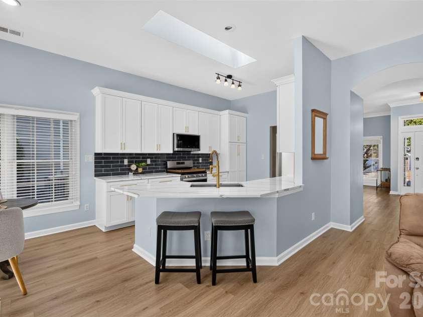 17214 Chardonnay Court, Cornelius, NC 28031.  MLS# CAR4434470, YatesRealty ID 57953. Countertop with seating