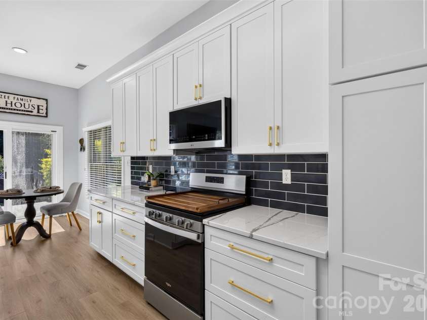 17214 Chardonnay Court, Cornelius, NC 28031.  MLS# CAR4434470, YatesRealty ID 57953. Kitchen- Cortez Countertops