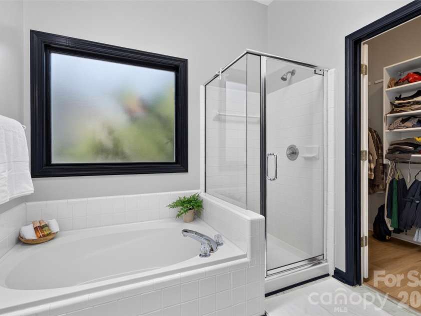 17214 Chardonnay Court, Cornelius, NC 28031.  MLS# CAR4434470, YatesRealty ID 57953. Primary Bath