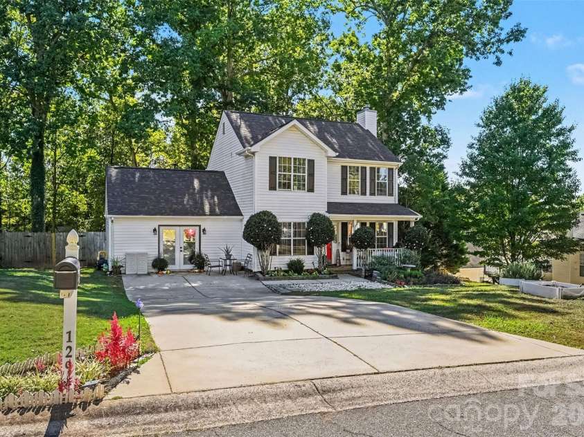 129 Shade Tree Circle, Fort Mill, SC 29715.  MLS# CAR4434473, YatesRealty ID 57954. 