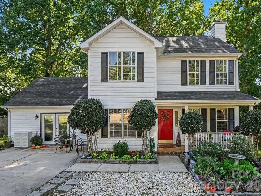 129 Shade Tree Circle, Fort Mill, SC 29715.  MLS# CAR4434473, YatesRealty ID 57954. 