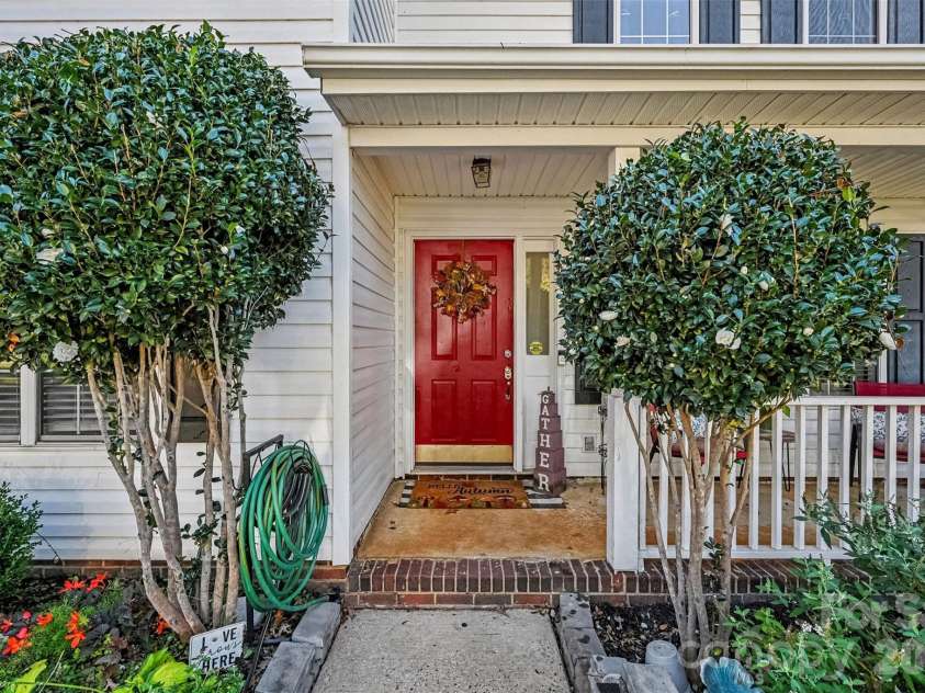 129 Shade Tree Circle, Fort Mill, SC 29715.  MLS# CAR4434473, YatesRealty ID 57954. 