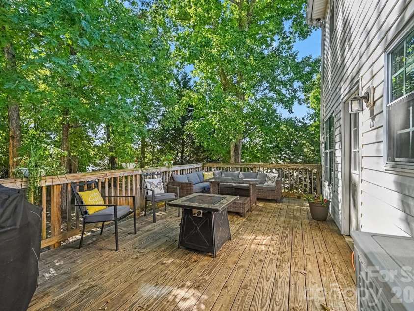 129 Shade Tree Circle, Fort Mill, SC 29715.  MLS# CAR4434473, YatesRealty ID 57954. Newer back deck