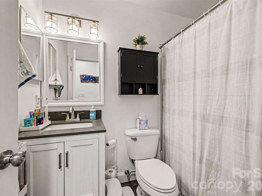 129 Shade Tree Circle, Fort Mill, SC 29715.  MLS# CAR4434473, YatesRealty ID 57954. Spare bathroom