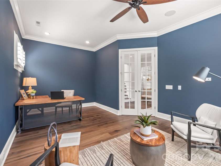5624 Five Knolls Drive, Charlotte, NC 28226.  MLS# CAR4434318, YatesRealty ID 57959. 