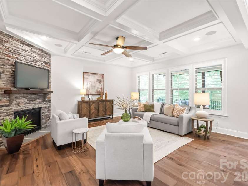 5624 Five Knolls Drive, Charlotte, NC 28226.  MLS# CAR4434318, YatesRealty ID 57959. 