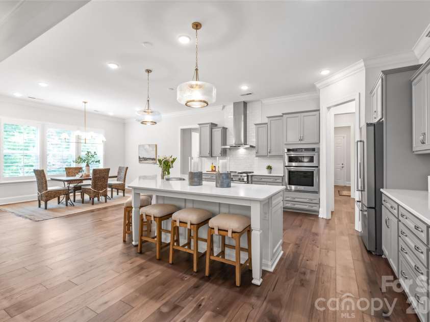 5624 Five Knolls Drive, Charlotte, NC 28226.  MLS# CAR4434318, YatesRealty ID 57959. 