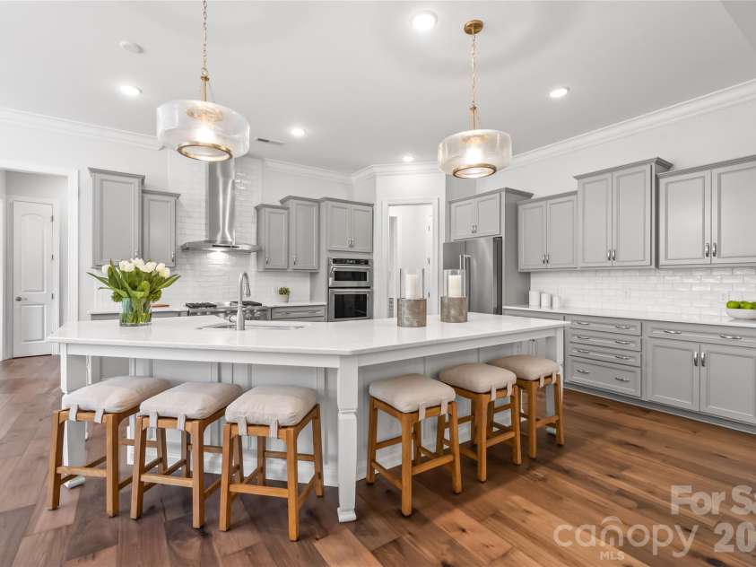 5624 Five Knolls Drive, Charlotte, NC 28226.  MLS# CAR4434318, YatesRealty ID 57959. 