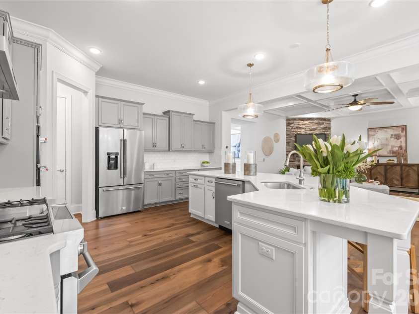 5624 Five Knolls Drive, Charlotte, NC 28226.  MLS# CAR4434318, YatesRealty ID 57959. 